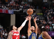 开云体育官方入口-灰熊主场告捷，雄鹿队遭遇突如其来失败的简单介绍