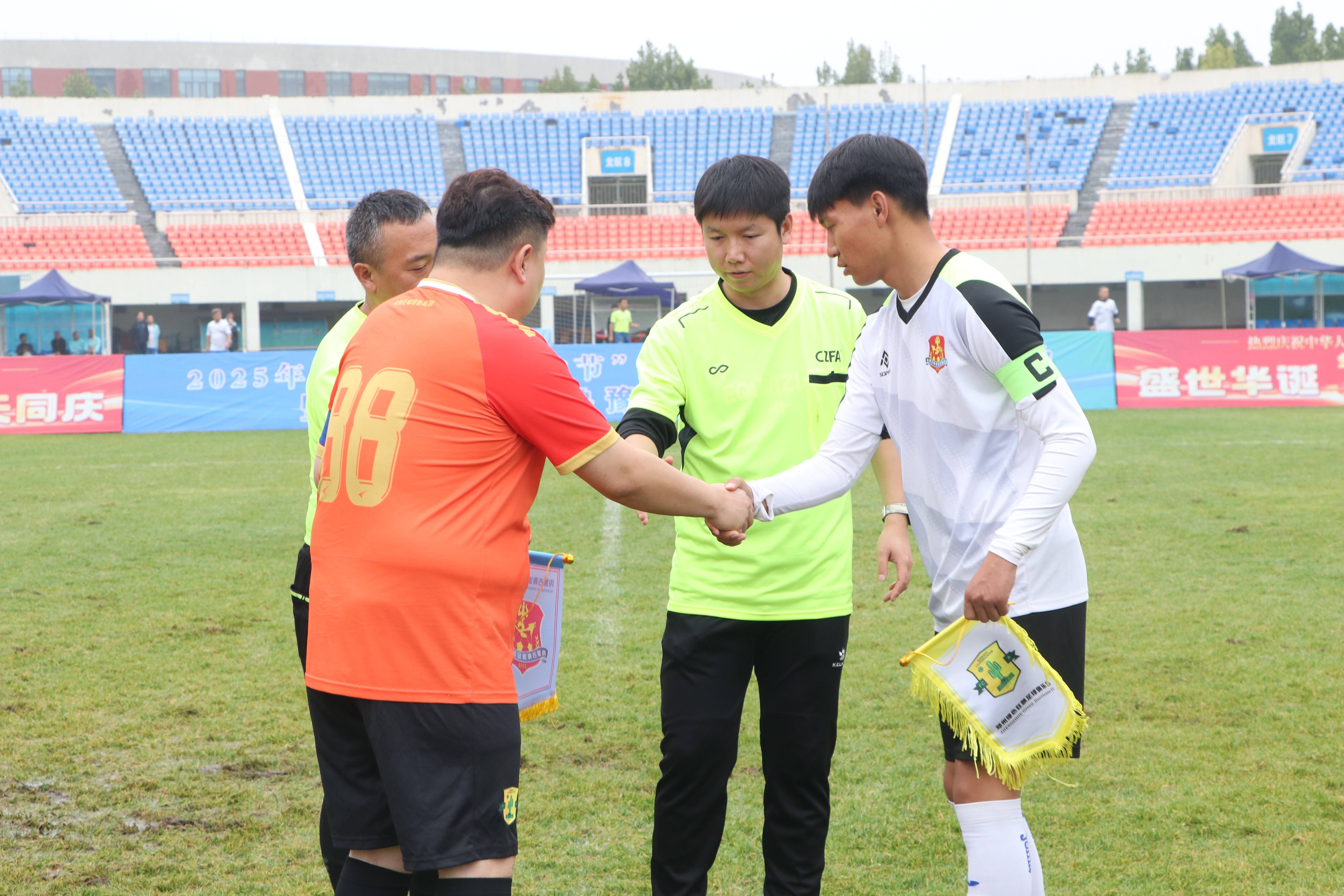 激烈的足球对抗赛即将轮番上演 激烈的足球对抗赛即将轮番上演