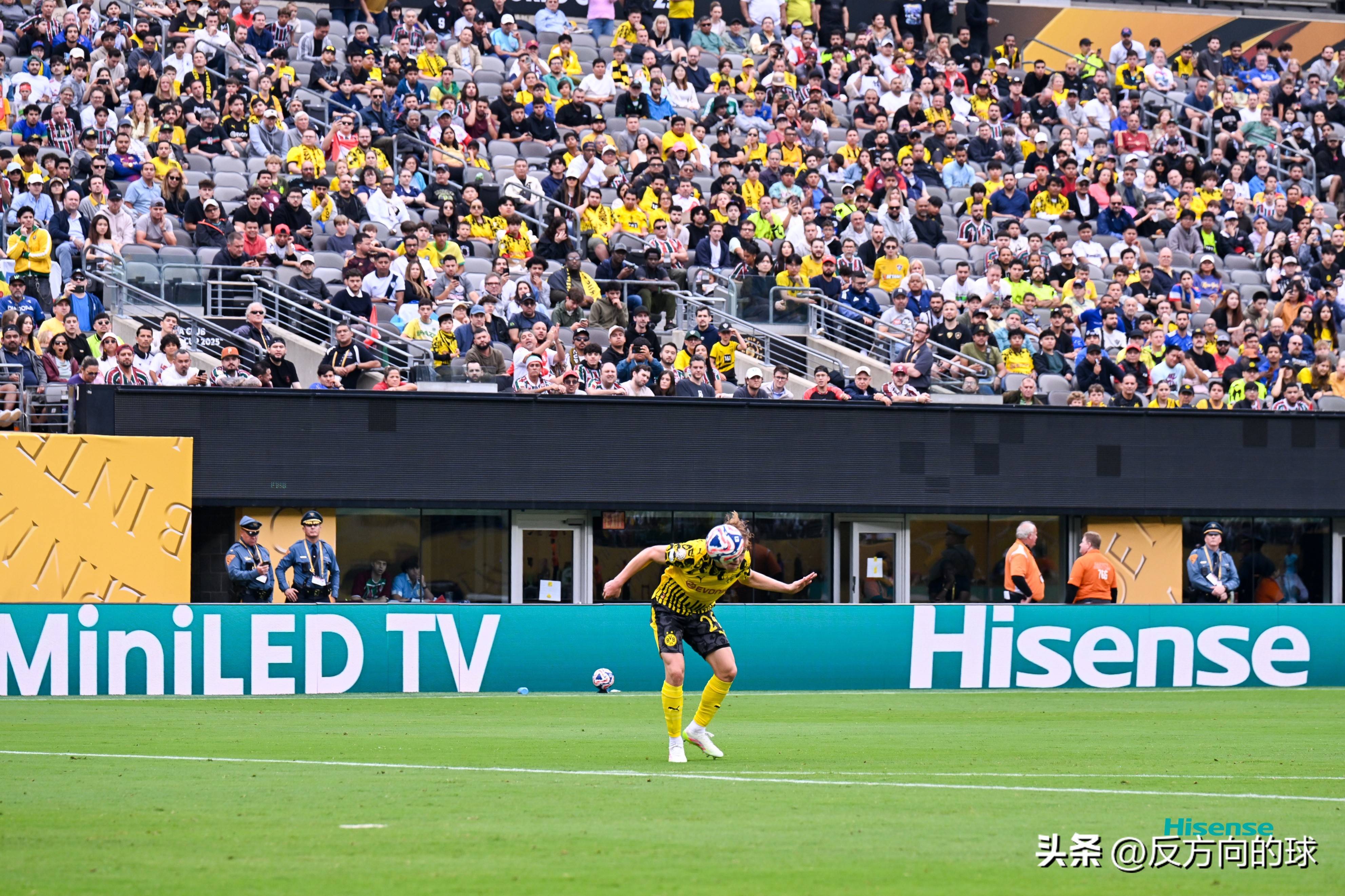 多特蒙德主场大胜沙尔克04，全队发挥出色取得胜利