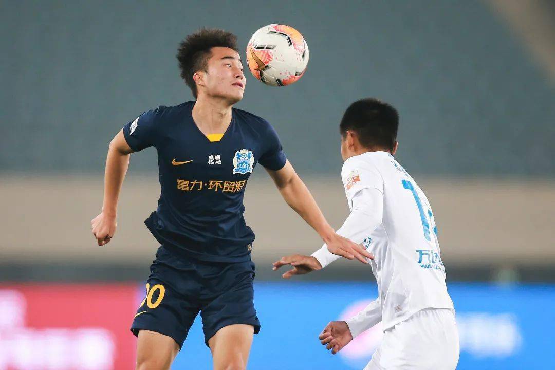 大连人终结连胜，青岛黄海防守犯错输球的简单介绍