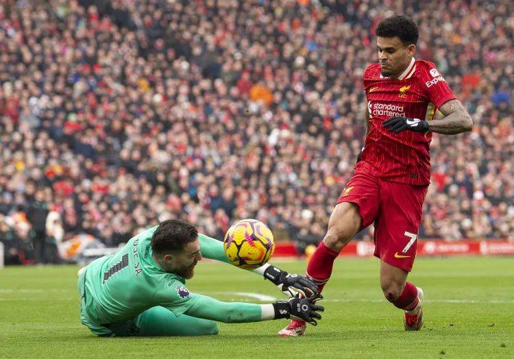 利物浦客场惨败,防线漏洞暴露无遗 利物浦客场惨败,防线漏洞暴露无遗