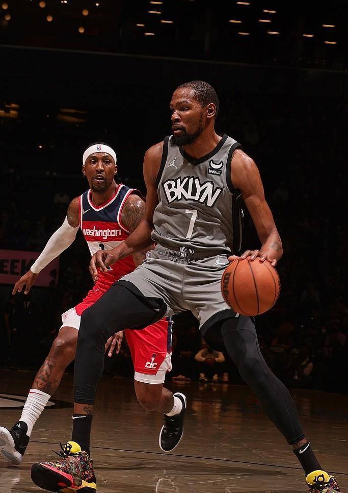 篮网主场力克猛龙，杜兰特获好评