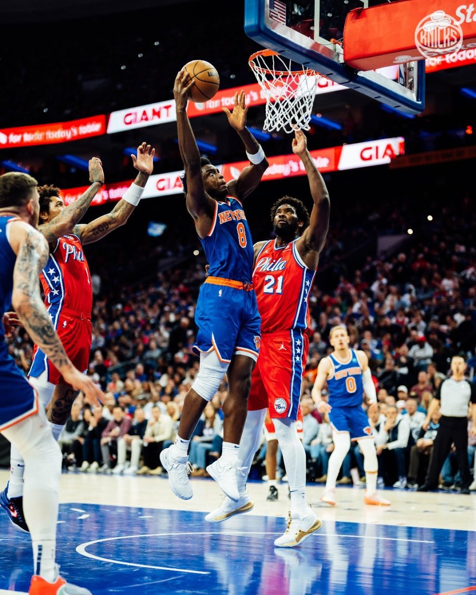 包含太阳主场大胜尼克斯，取得三连胜的词条