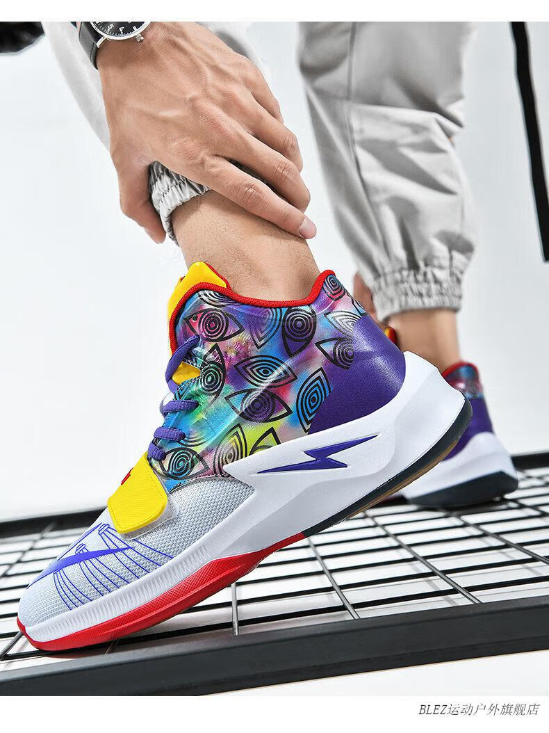 黑曼巴篮球鞋新款上市，受到球迷追捧