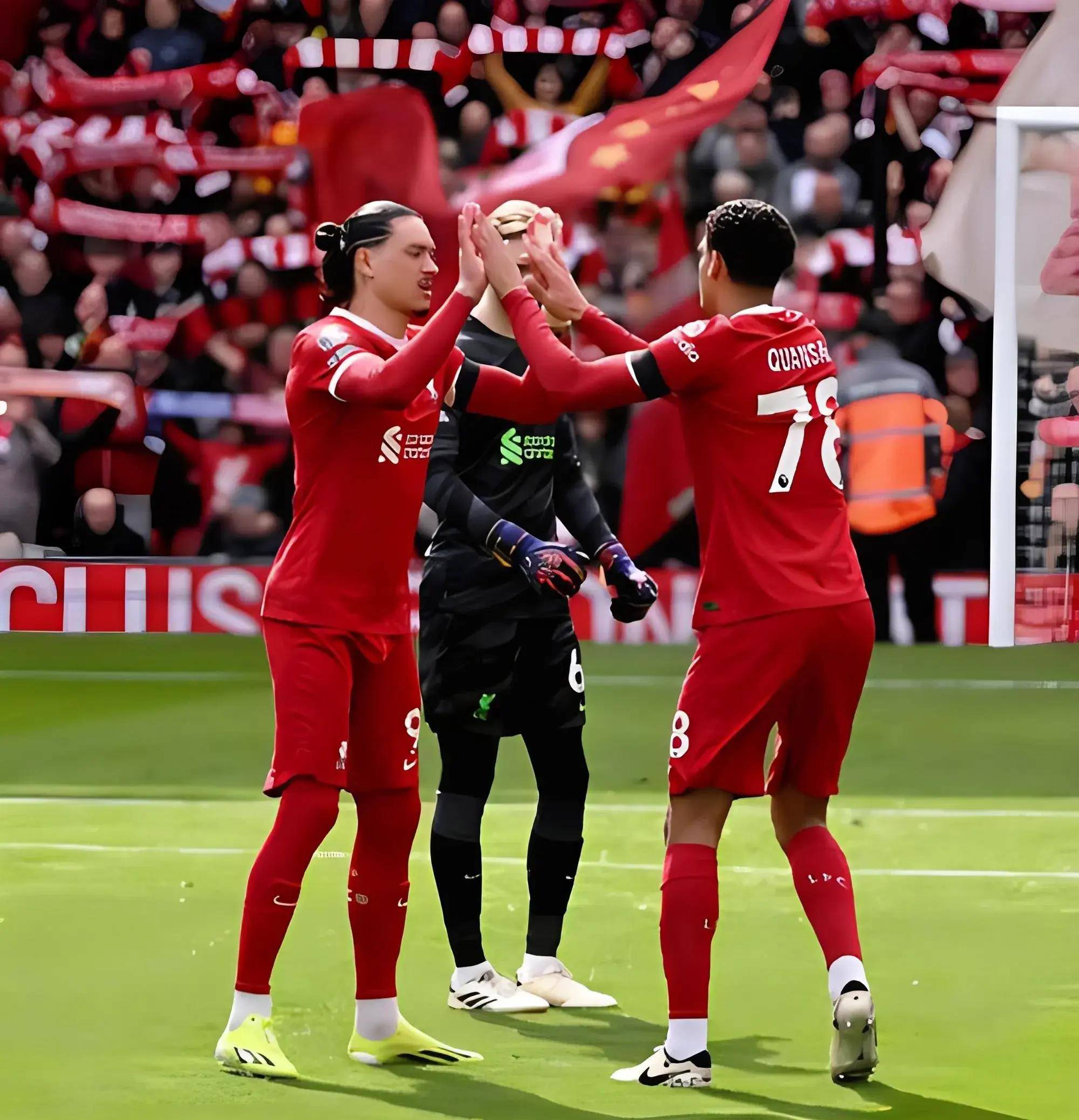 包含意大利球队稳居积分榜前列，冲击冠军梦想的词条