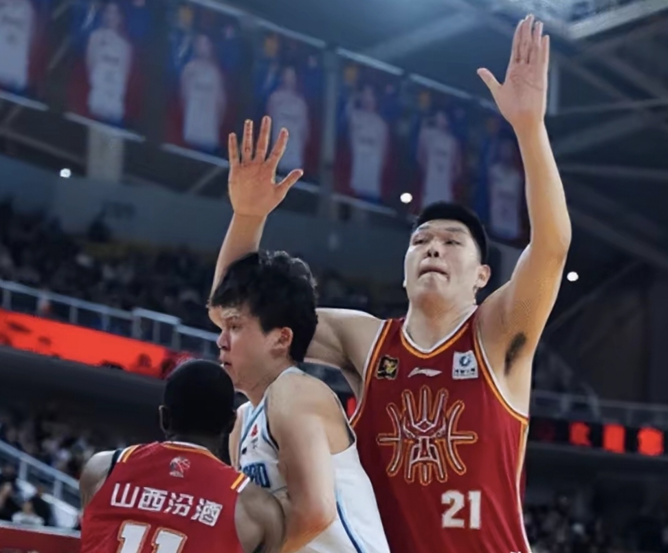 青岛男篮强大外援组合受封掌控，主场保持不败的简单介绍