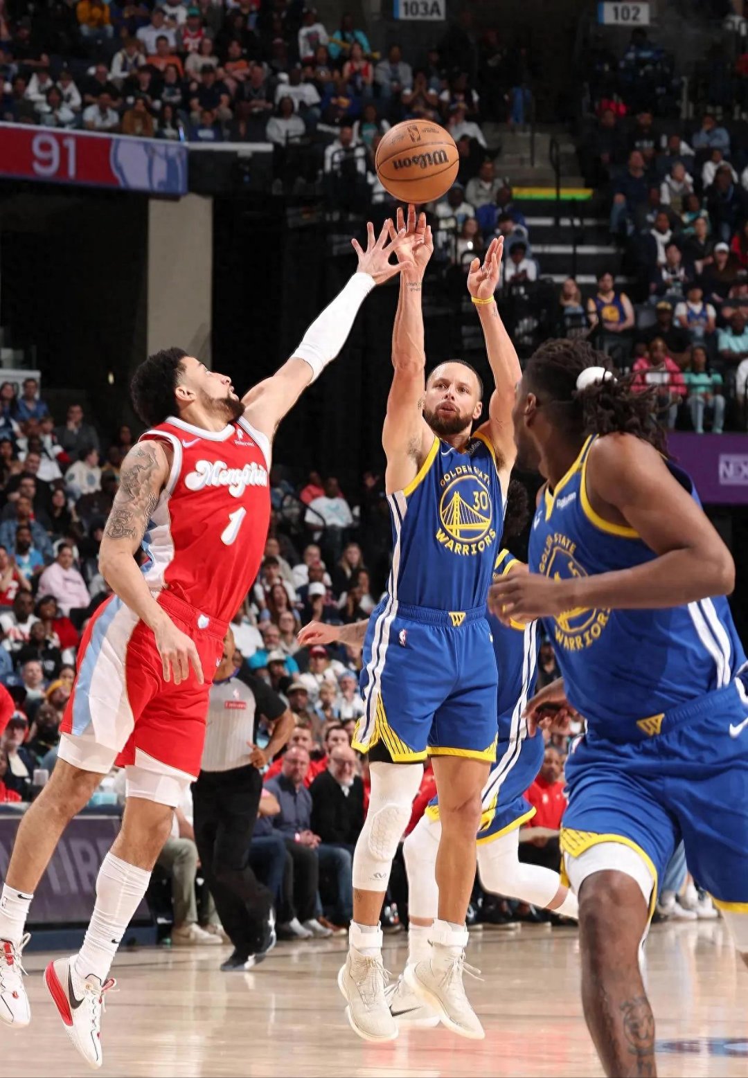 灰熊主场告捷，雄鹿队遭遇突如其来失败的简单介绍