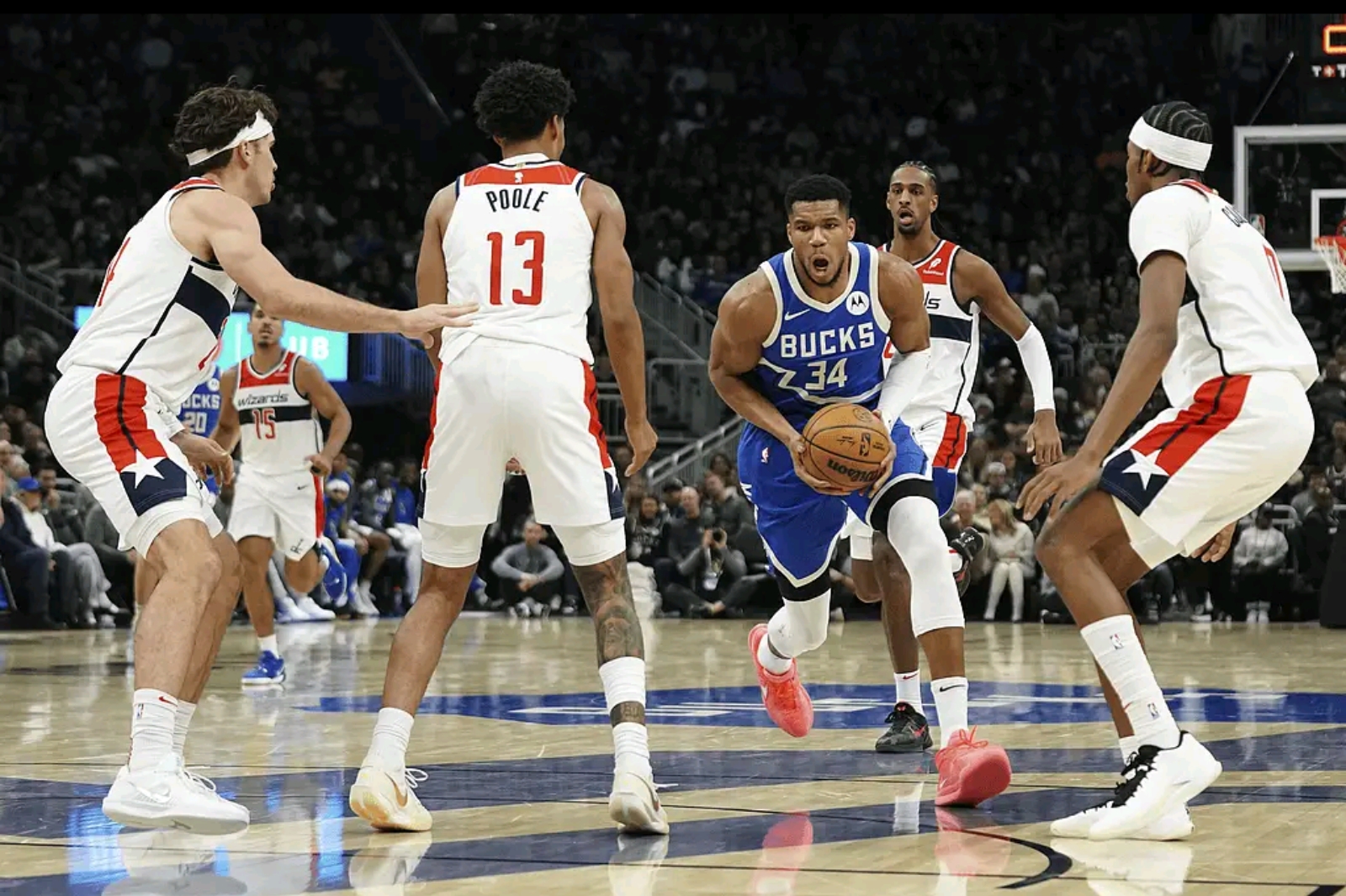 雄鹿队客场大胜实现全胜战绩！