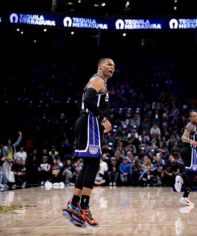 马刺外线效率领跑,阵容深度备受夸奖的简单介绍 马刺外线效率领跑,阵容深度备受夸奖的简单介绍